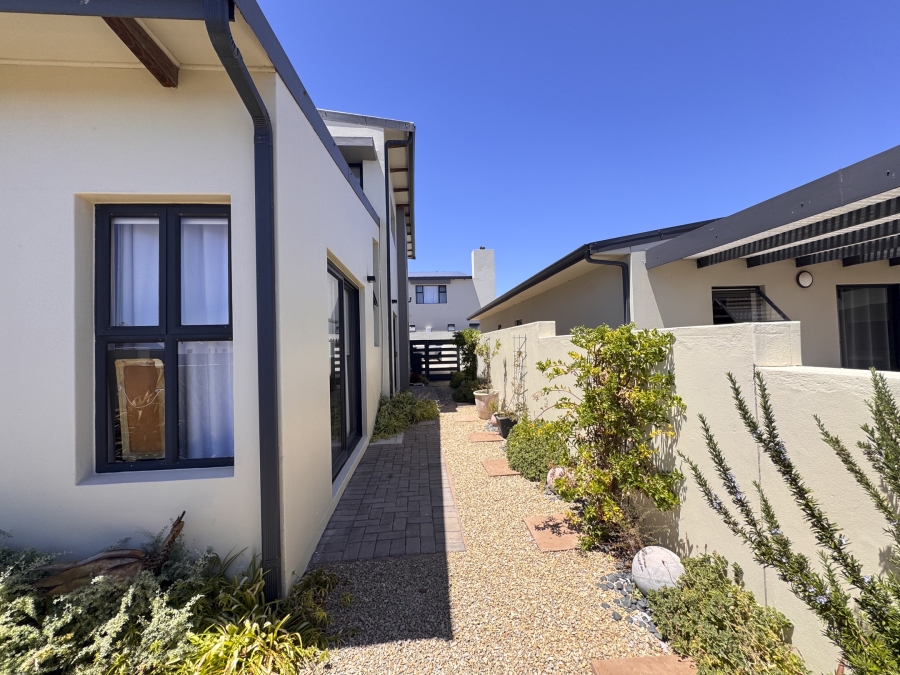 6 Bedroom Property for Sale in Sunset Estate Western Cape